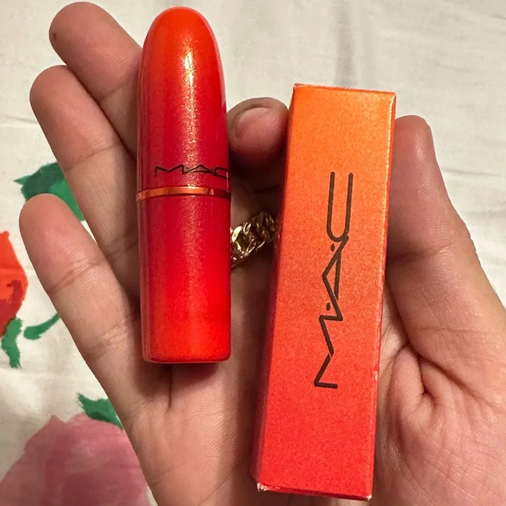 MAC lookin like wealth matte lipstick